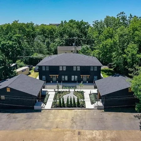 The Nomad: 4 1Brs 2 Studios 24-Guest Retreat